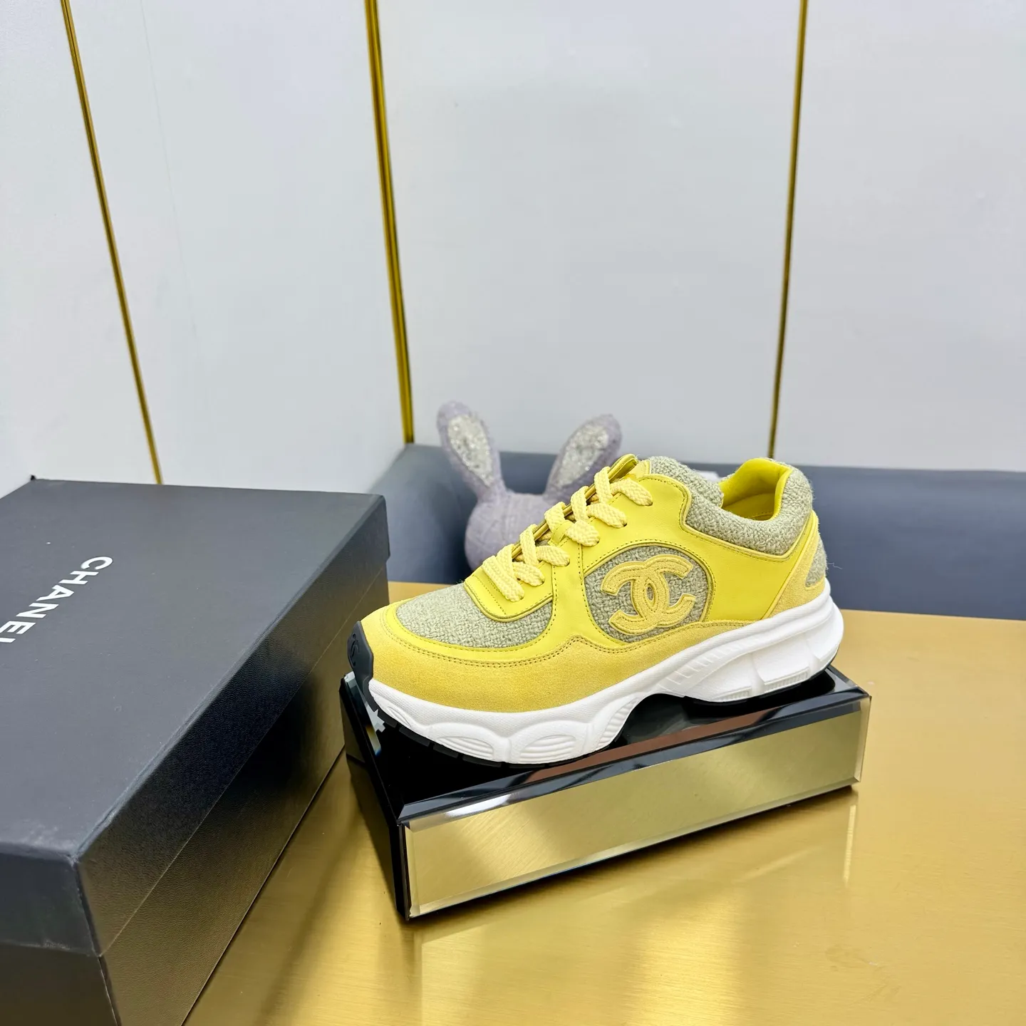p700🐮🐮Upgraded version, upgraded version, upgraded version! No rebuttal accepted! ! ! ! Chanel Chanel dad shoes, couples' model for men and women - 2025 top casual sneakers in the counter. This classic design; the upper is electro-embroidered with various techniques; ❷The inner lining is made of: original Yangli + net ❸The outsole is based on: the original TPU combination outsole. The full set of boutique packaging for women 35–41